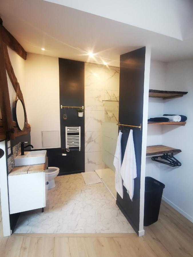 Appartement Neuf Climatise Sous Les Toits La Roche-Chalais Exterior photo
